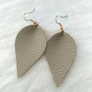 Leather leaf earings